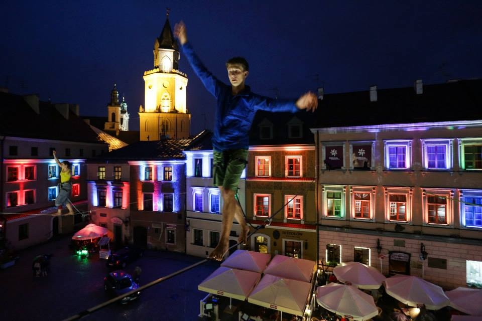 Kolorowe oświetlenie kamienic Starego Miasta podczas Carnavalu Sztuk-Mistrzów 1 Carnaval Sztukmistrzow-iluminacja Philips-1