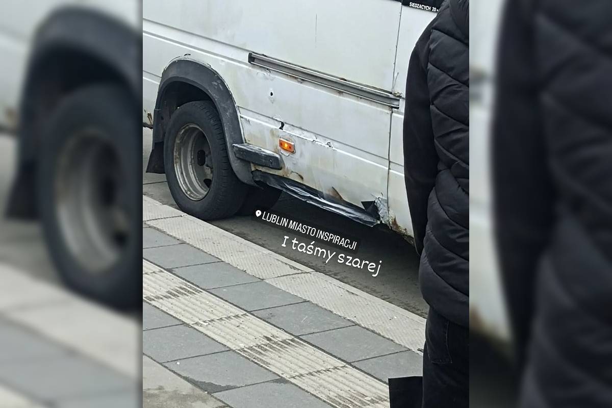 Rdza i dziura zaklejone taśmą klejącą w busie pasażerskim relacji Lublin - Włodawa