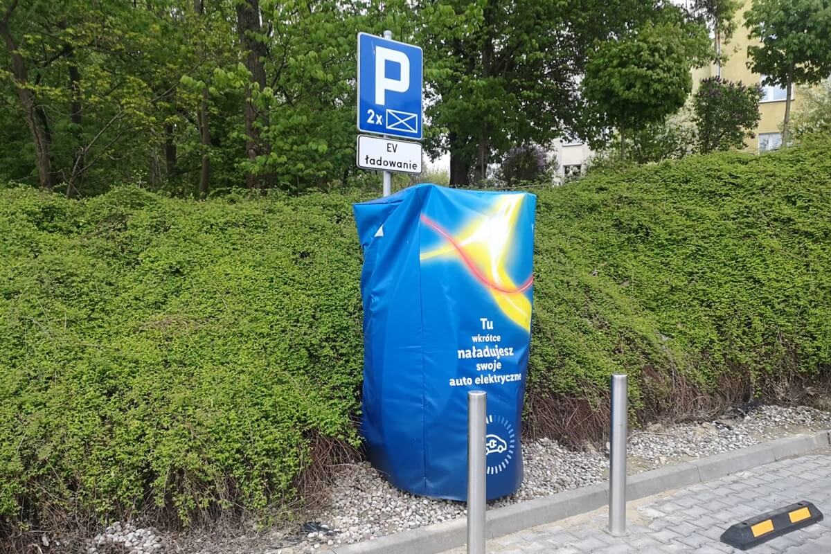 Stacja ładowania aut elektrycznych na parkingu Lidla przy al. Solidarności w Lublinie